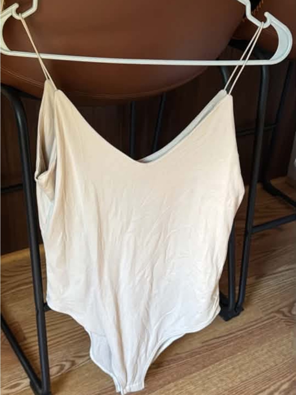 gaze Cream V‑Neck Spaghetti Strap Bodysuit